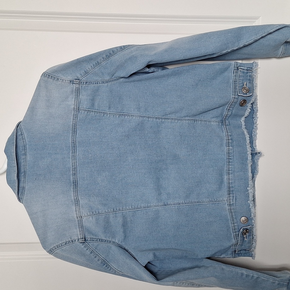 [L] Ruff edge Jean Jacket - Picture 2 of 7